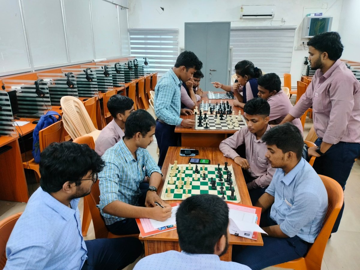 RaajdhaniC's tweet image. 🎉🧠 𝗚𝗲𝘁 𝗥𝗲𝗮𝗱𝘆 𝗳𝗼𝗿 𝘁𝗵𝗲 𝗖𝗵𝗲𝘀𝘀 𝗞𝗻𝗼𝗰𝗸-𝗢𝘂𝘁 𝗧𝗼𝘂𝗿𝗻𝗮𝗺𝗲𝗻𝘁! 🧠🎉

Raajdhani Engineering College is thrilled to host an intense Chess Knock-Out Tournament at the English Lab! This is the perfect chance for our sharp-minded students to showcase their