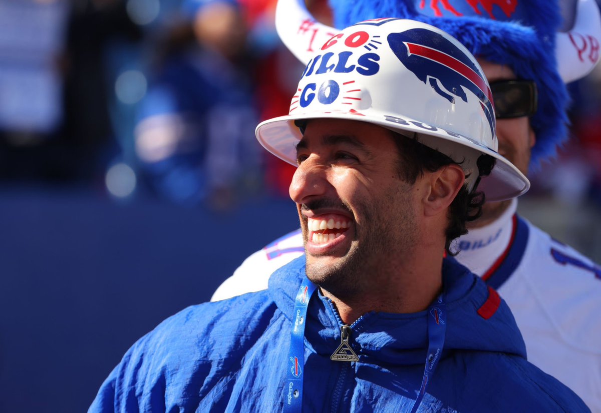 Our gallery has been updated with photos of Daniel Ricciardo at the Buffalo Bills vs Miami Dolphins game, on November 3rd. 

📸 You can see all of them here: ricciardophotos.com/thumbnails.php…