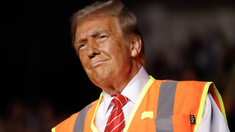 loser_leo1958's tweet photo. no amount of bronzer can hide the triple chin https://t.co/0V2CFnWLhC