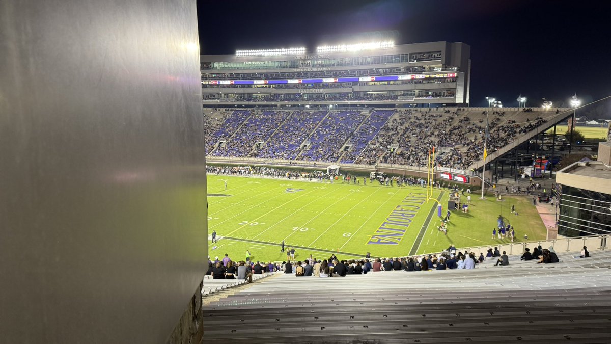 cfbcampustour's tweet photo. 🚨 Obstructed View Alert 🚨

🏟️ Dowdy-Ficklen Stadium 
🏫 East Carolina 
🪑 Section 13 Row FF Seat 30
👀 44% field visibility

Avoid #ObstructedViews with @TickPick https://t.co/gTWujFRzTn