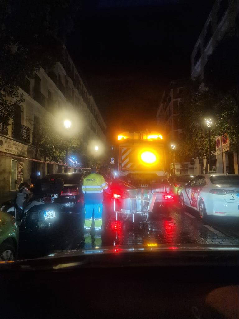 Darius_Hdez's tweet photo. @MADRID así 20 minutos en Calle Valencia, así se trabaja....?? https://t.co/rI2cvkVaTh