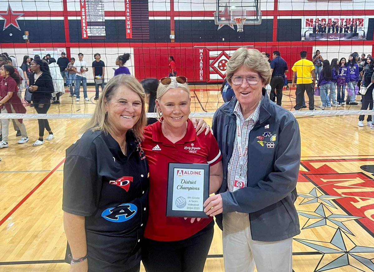 Samantha Hall tweet media