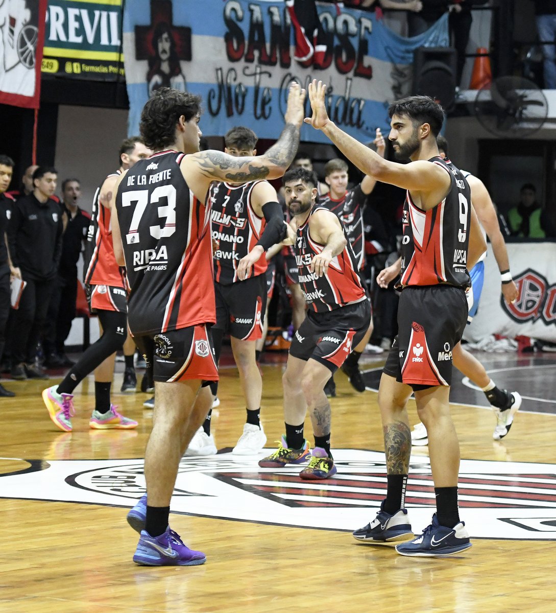 LigaARGbasquet's tweet photo. 🍻 ¡@ClubQuilmesMdP se hizo fuerte en su casa otra vez! Le ganó a Racing de Chivilcoy 88 a 84 en tiempo suplementario.

📊 A. Chervo (Q): 26 puntos
📊 J. Peralta (R): 19 puntos

📎 Estadísticas completas: https://t.co/qtnpwmxpfo https://t.co/SeXo30G7yh