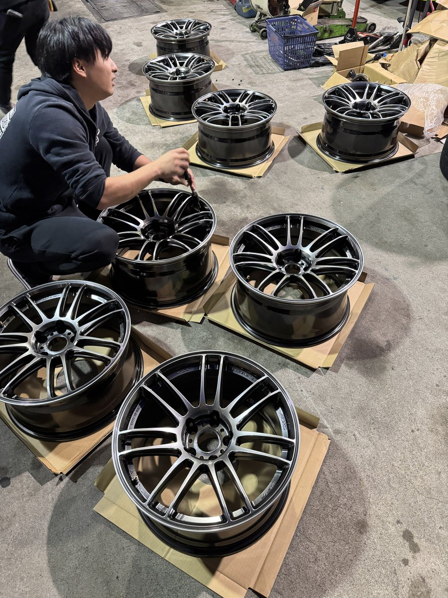 kojitadadrift's tweet image. 今日からのD1GPお台場でエキシビション枠で走らせていただきます！

今回走るにあたり、ワーク様よりホイールZR7をご協賛いただきました！！
マイカーもほぼ全てワークホイール信者な私です。

逆ゾリワンピースがいけてます。
本当にありがとうございます！！

#D1GP
#work
#workwheel