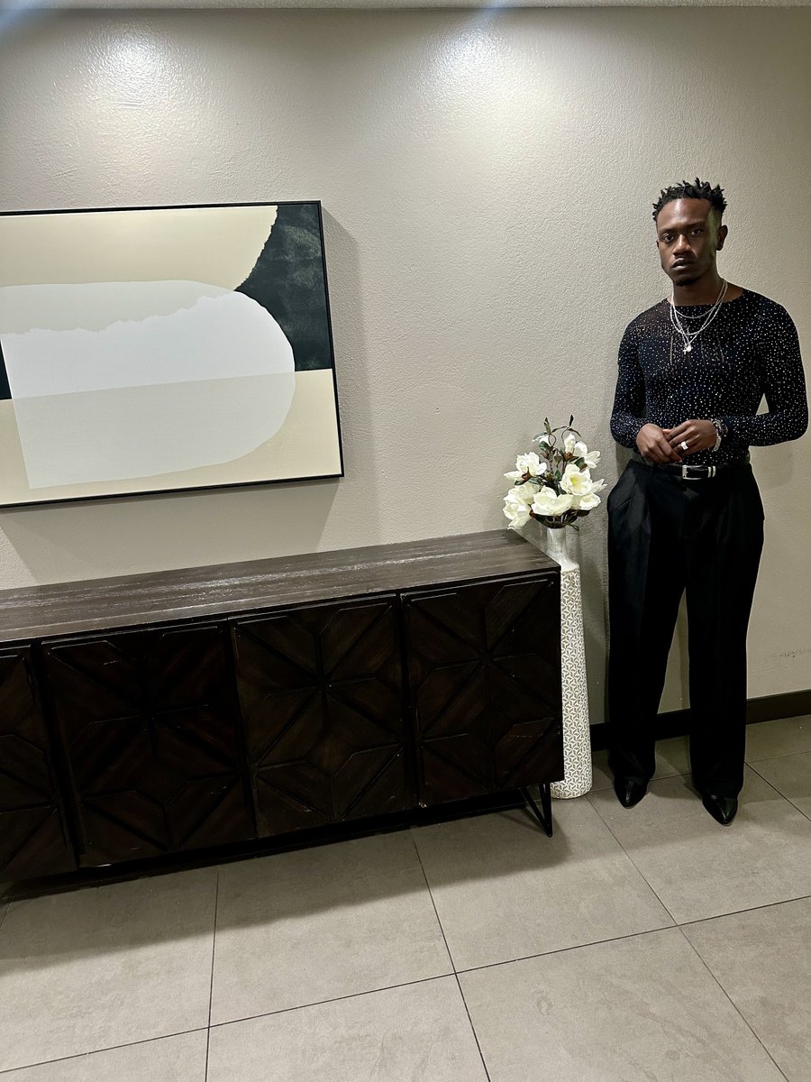 Can’t go wrong with Black 🖤