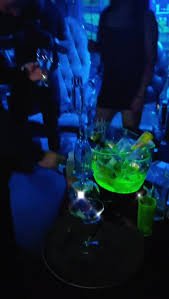 Aristides con amiga que pinta?