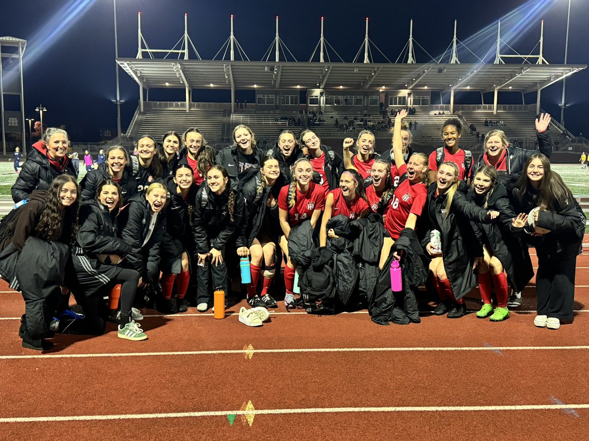 CHS_ORourke's tweet image. These girls….💕

Congratulations!

@CamasHighSchool 
#papermakers