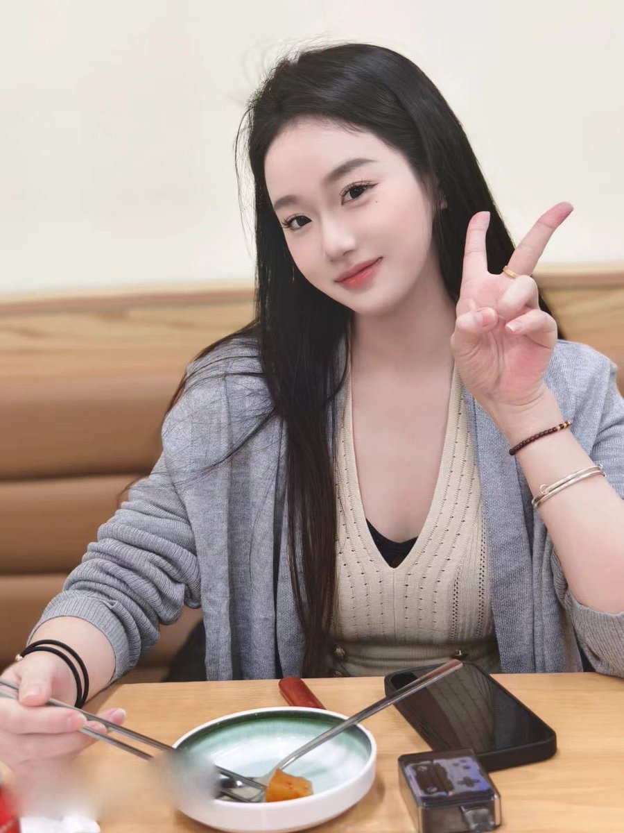 ccboy023's tweet photo. 人美逼遭罪 你外表美丽的女友只不过是前任的精液收集器 而你 的确要感谢前任的大鸡吧帮女友解决生理需求
#废物 #绿帽情节 #母狗 #射屏 https://t.co/AqaSpStzxO