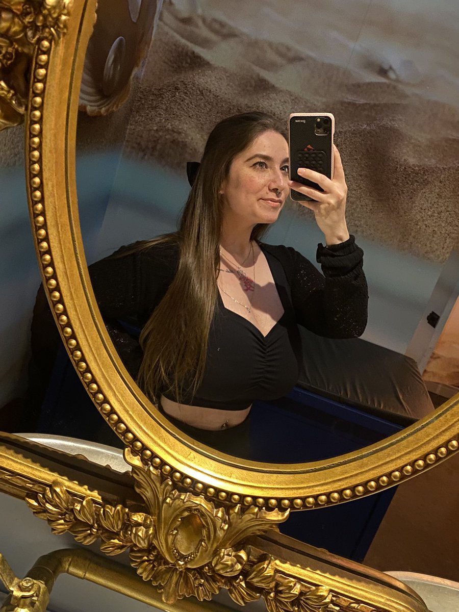 desireepcabral's tweet photo. Que experiência incrível, mas assim bagulho caro da porra 😂🖤 https://t.co/lsa0gg2dAo