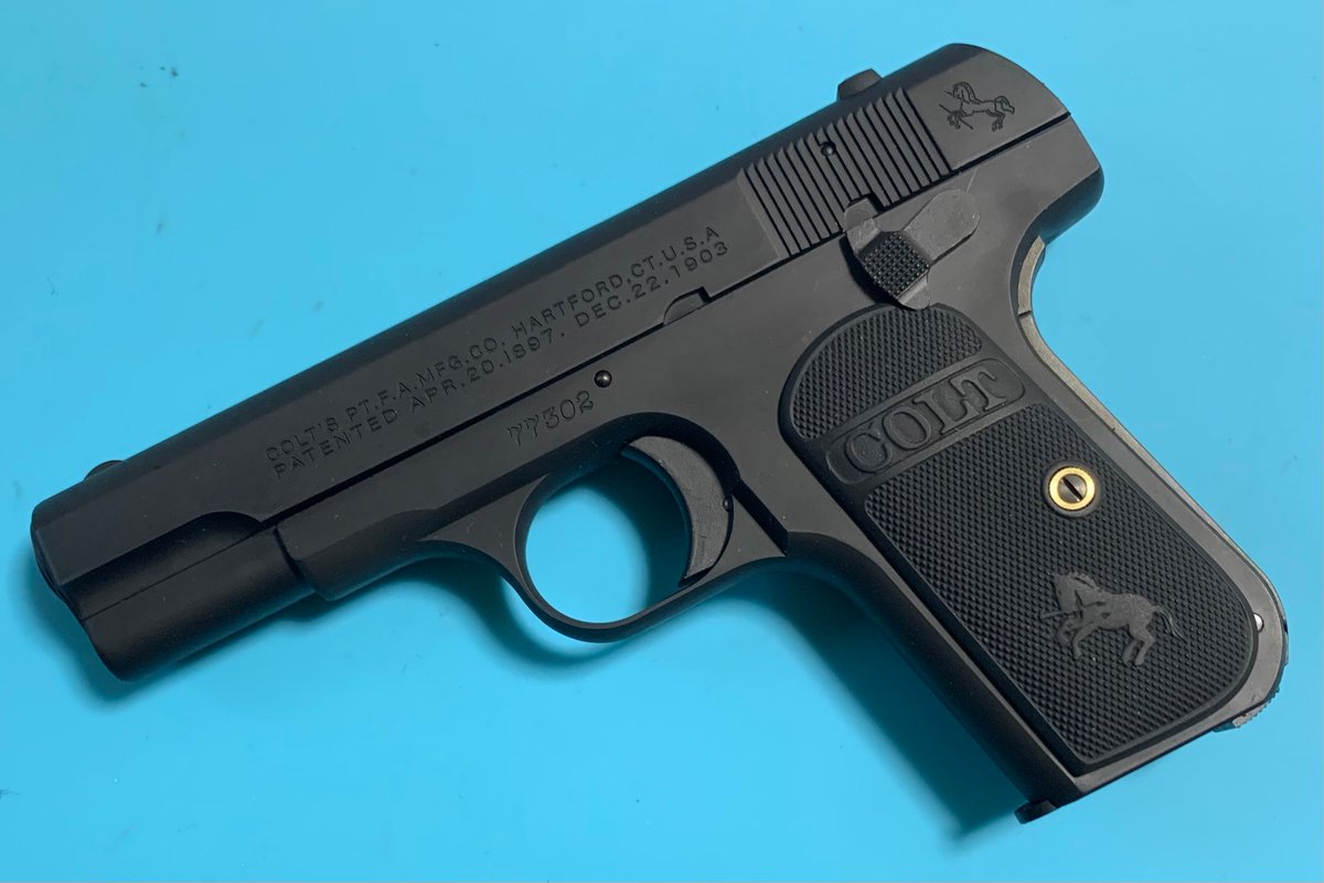 Juri_Sakurai_'s tweet image. #いい8連発の日
COLT Model 1903 Hammerless Pistol
#リボルバーリリー #長谷川博己 さん

画像は #CAW 製 #モデルガン で、劇中で使用されたプロップガンと同じタイプのグリップ(ZEKE実物複製グリップ)に交換してある。
#大日本帝国軍用拳銃