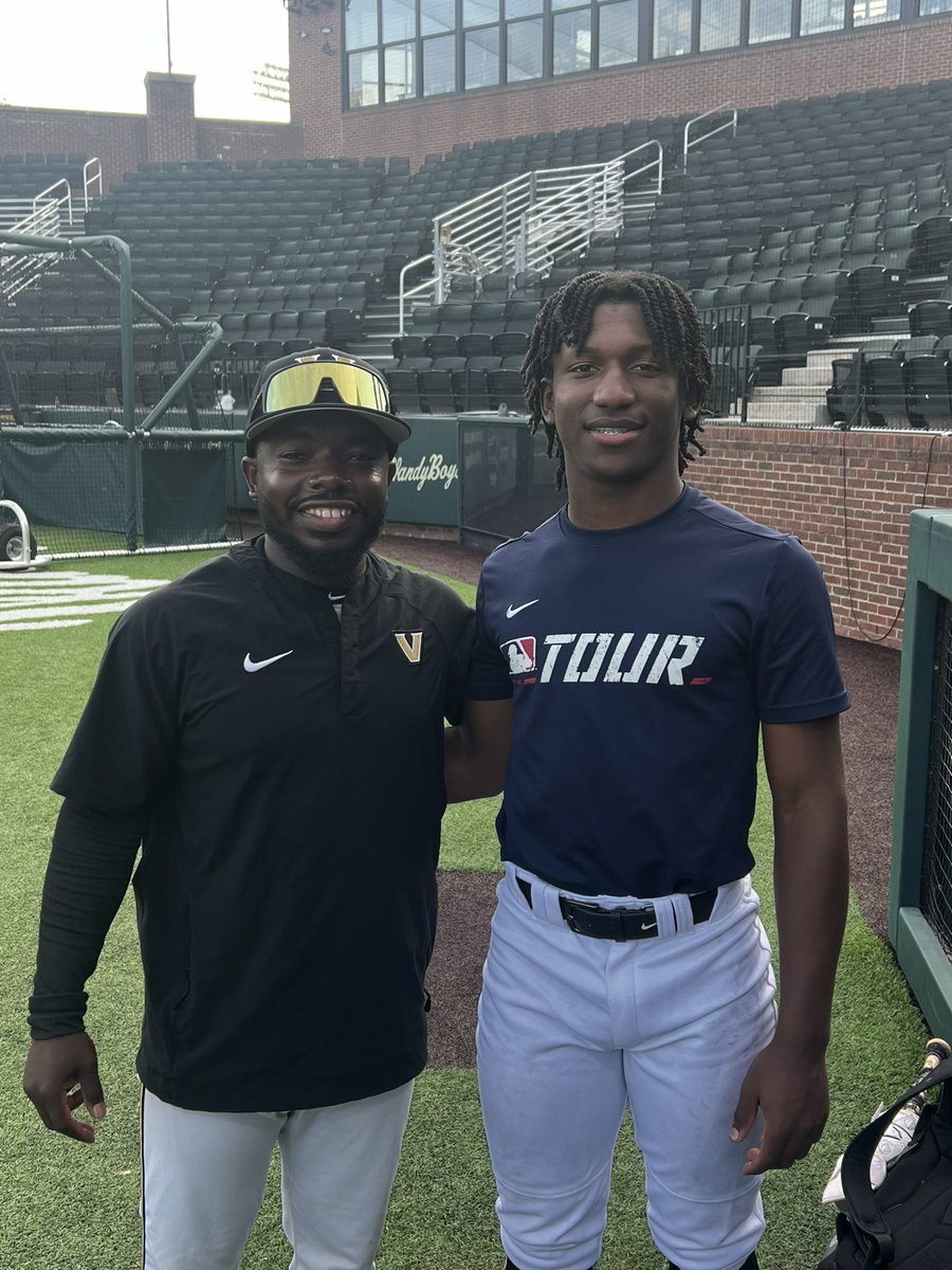 BraylonEdward1's tweet photo. Many thanks to coach @TimCorbin @CoachRo1Coleman @GlydeSpeed @VandyBoys and  @TheJmMorris for a wonderful camp, and a great experience this past weekend. Also got to meet big time star @RjAustin14. #VandyBoys #AnchorDown https://t.co/bOwHS3BmhH