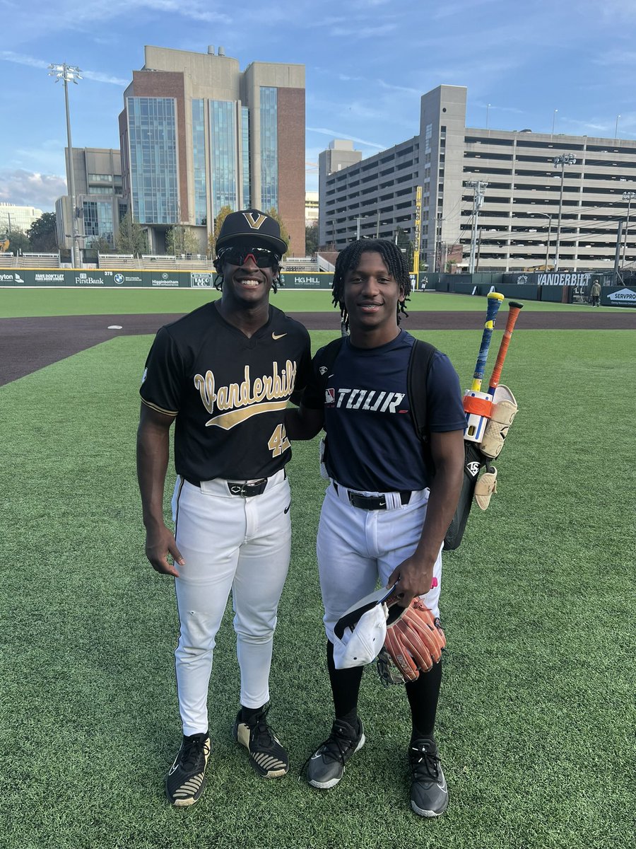 BraylonEdward1's tweet photo. Many thanks to coach @TimCorbin @CoachRo1Coleman @GlydeSpeed @VandyBoys and  @TheJmMorris for a wonderful camp, and a great experience this past weekend. Also got to meet big time star @RjAustin14. #VandyBoys #AnchorDown https://t.co/bOwHS3BmhH
