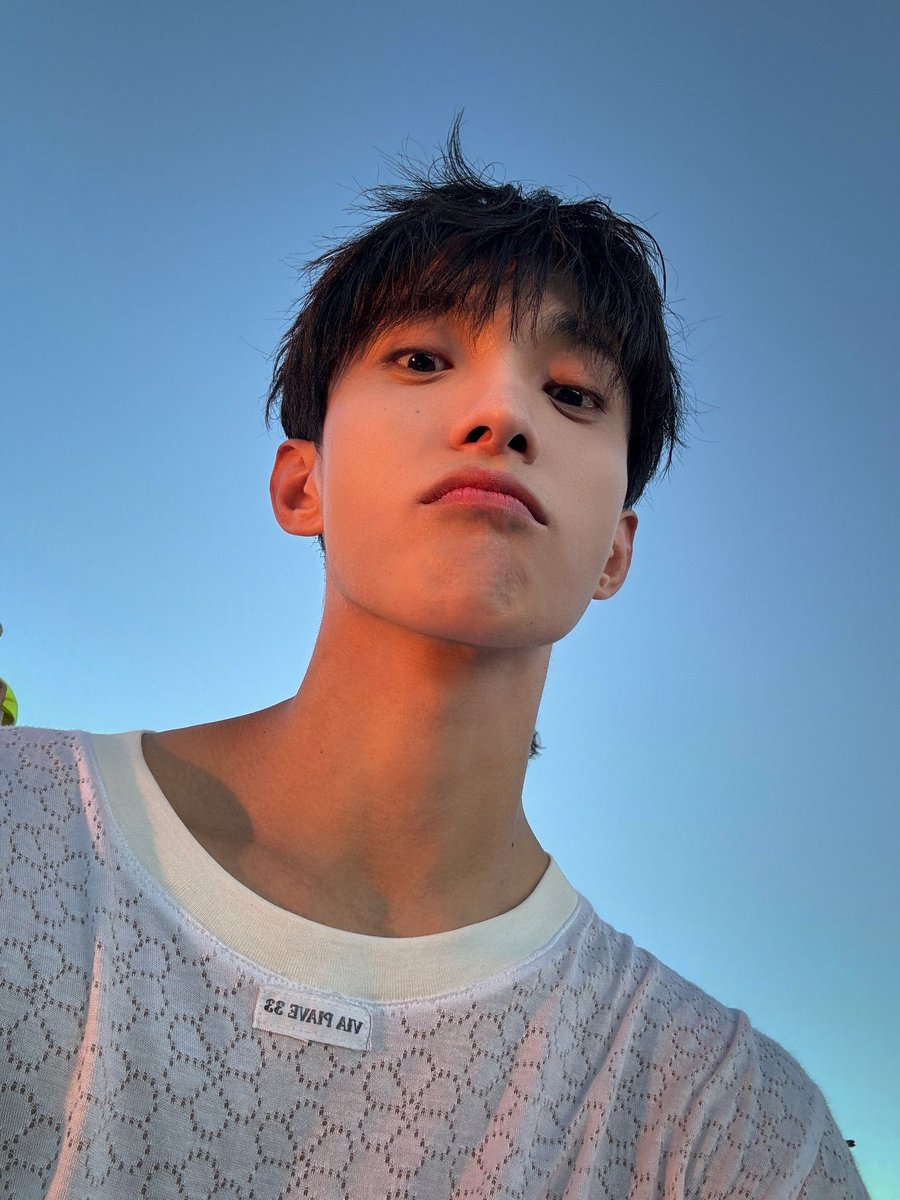 Mi_Ju17's tweet photo. ■Dokyeom en Weverse 
#2024MAMAVote #seventeen 

⚔️: Eyes on you selcas🤍
⚔️💬: Me olvidé de esto, qué tal? 🧐
⚔️💬: Llegamos a Los Ángeles¨̮
⚔️💬: Ufff, viajar en avión no es fácil, de verdad😞, aun así, llegué viendo un cielo hermoso.+ https://t.co/YkVVdYPabu