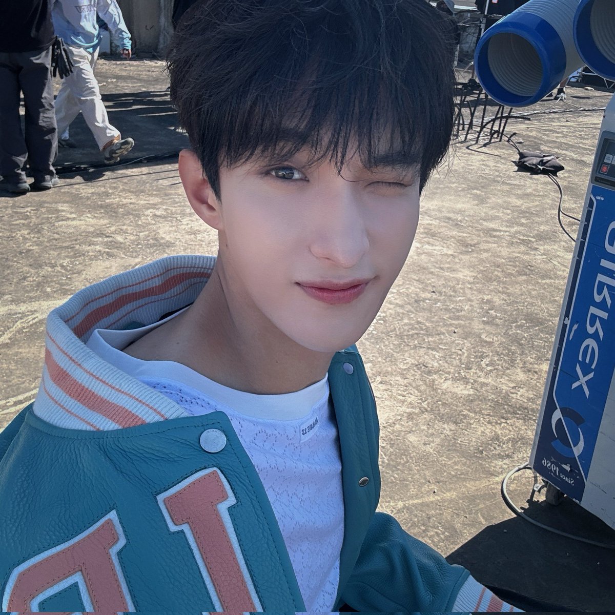 Mi_Ju17's tweet photo. ■Dokyeom en Weverse 
#2024MAMAVote #seventeen 

⚔️: Eyes on you selcas🤍
⚔️💬: Me olvidé de esto, qué tal? 🧐
⚔️💬: Llegamos a Los Ángeles¨̮
⚔️💬: Ufff, viajar en avión no es fácil, de verdad😞, aun así, llegué viendo un cielo hermoso.+ https://t.co/YkVVdYPabu