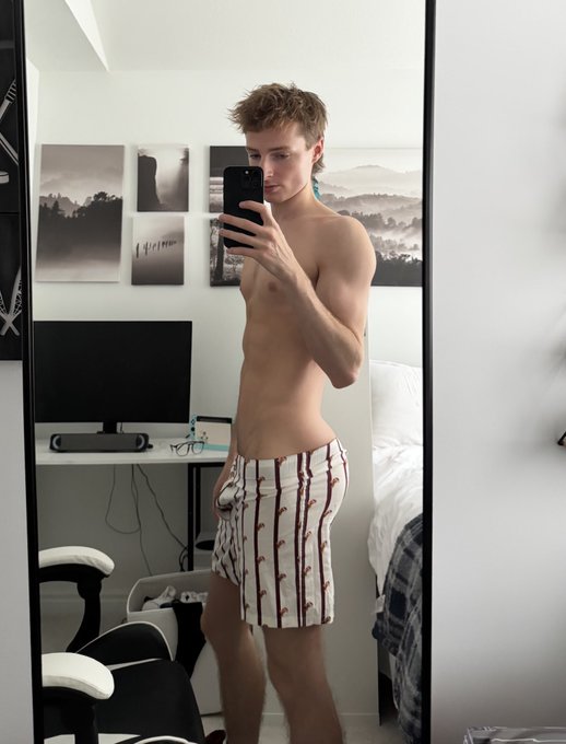 Got Christmas boxers ?? https://t.co/vWBiuSm0Yq