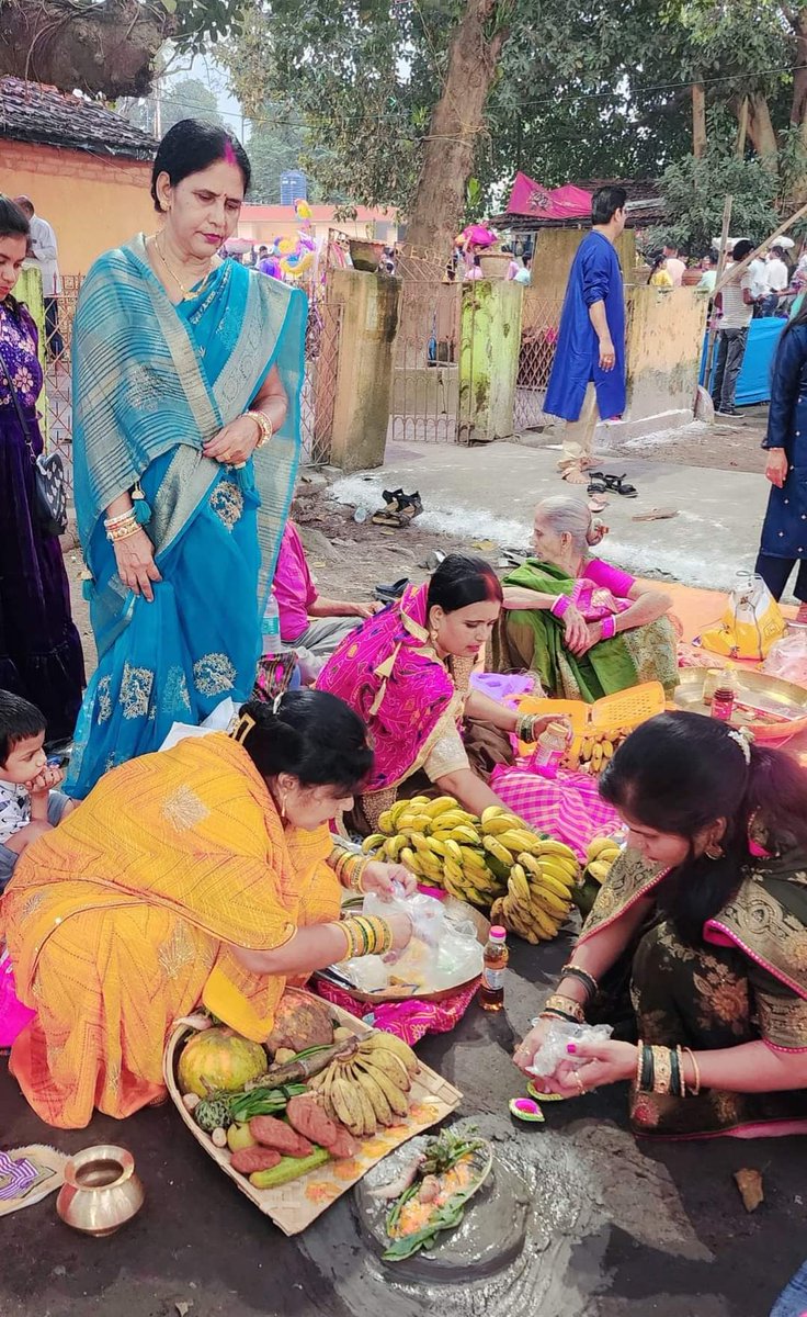 ChhathParv's tweet photo. पश्चिम बंगाल के नैहाटी से संध्या अर्घ्य की तस्वीरें।

#chhathpuja2024 #chhathmahaparv #chhathparv #chhathpuja https://t.co/1MuRe4u3v4