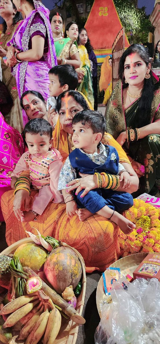 ChhathParv's tweet photo. पश्चिम बंगाल के नैहाटी से संध्या अर्घ्य की तस्वीरें।

#chhathpuja2024 #chhathmahaparv #chhathparv #chhathpuja https://t.co/1MuRe4u3v4