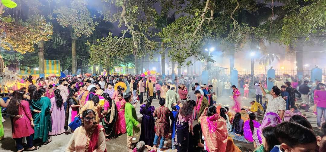 ChhathParv's tweet photo. पश्चिम बंगाल के नैहाटी से संध्या अर्घ्य की तस्वीरें।

#chhathpuja2024 #chhathmahaparv #chhathparv #chhathpuja https://t.co/1MuRe4u3v4