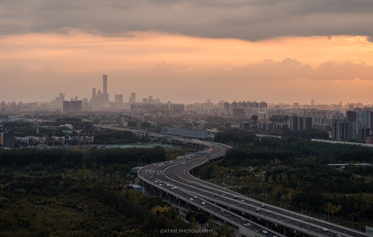 17780507Com's tweet photo. Looking down from a high-rise building outside Beijing's East Fifth Ring Road, a graceful S-shaped road leads to the city center like a flowing ribbon
#Travel #china #beijing #photography  #City https://t.co/VMW42vuoht