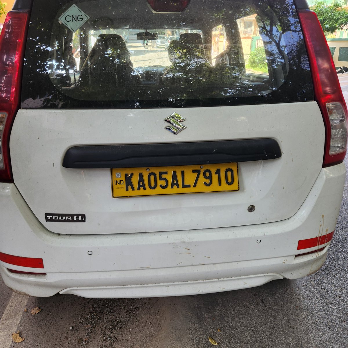 harryvardhan090's tweet photo. #uberdriver #uber Refusing to switch on ac when uber go is booked. That's a surprise. Driver also challenged me to put a complain and stated Uber has told him that he is not compelled to switch on the ac. Wow #uber https://t.co/tNWds1a5zN