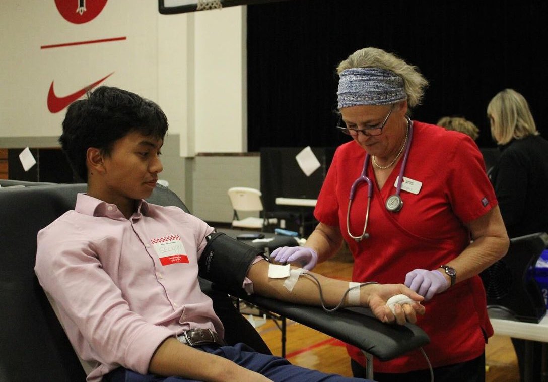Mount_Michael's tweet image. Proud of our students and staff for rolling up their sleeves at today’s biannual blood drive! Together, we’re making a difference and supporting our community’s health. 

#GoKnights