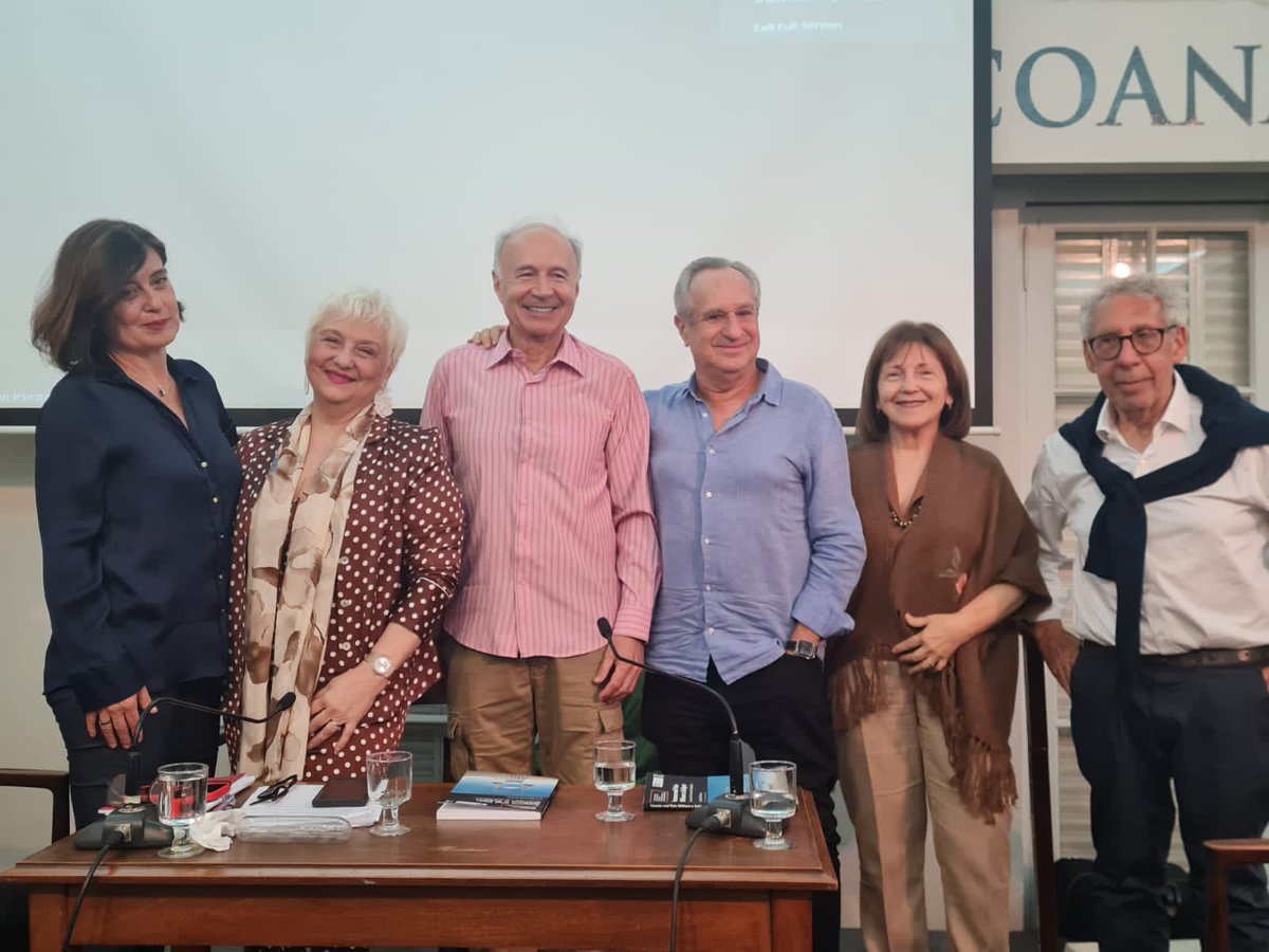 LauraOrsi1's tweet photo. Interesante ! Presentación del Libro del Dr.@JuanEduardoTes @apasocial  traducido al inglés por @IPAonline, en la Biblioteca de Apa , coord x @LagarrigueAli https://t.co/JWgw0Ib1iw