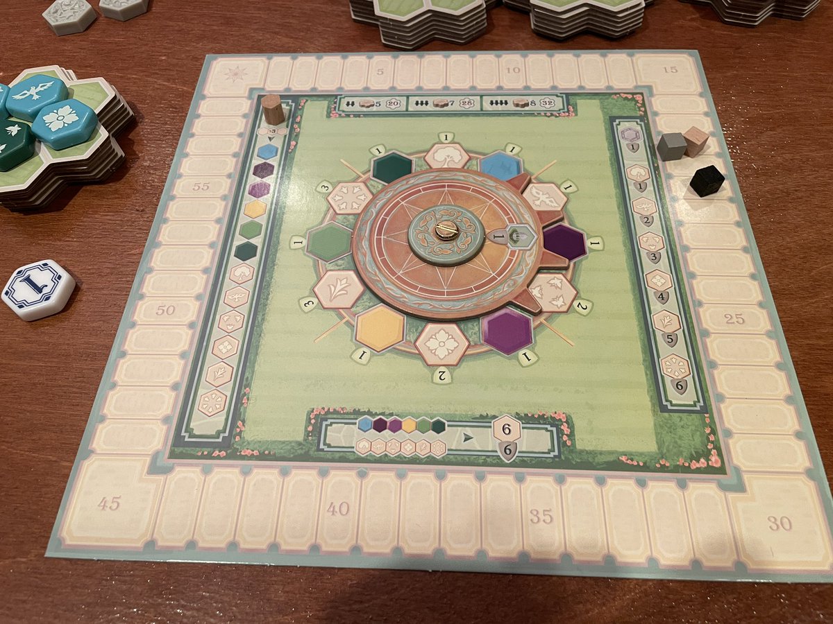 whovian223's tweet photo. Learning (with difficulty) Azul: Queen’s Garden. #bottoscon https://t.co/jksAypAF3T
