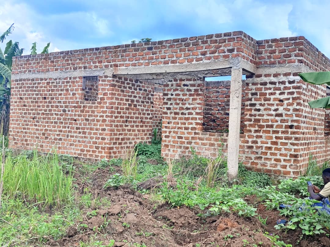 shukranproperty's tweet image. UNFINISHED HOUSE ON QUICK SALE

Located Matugga, Kanyanda town

#3bedrooms sitting dining/bathroom

Seated on 50ft X 100ft

Selling Price #15Millions

For inspection call or  What's App 0706592177
