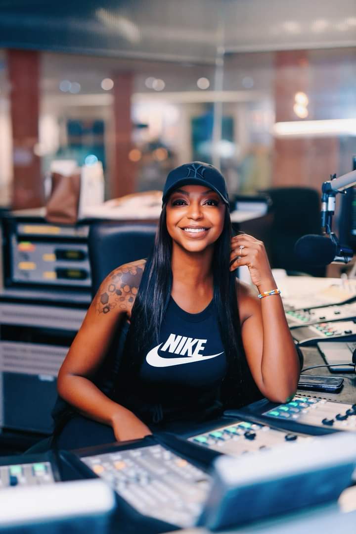 HendriccahM's tweet photo. @KhutsoTheledi Good morning Khutz Khutz halalaaaa to the weekend family 💃💃💃💃

"Others can slow you down temporarily, but it's you who holds the key to keep moving forward"

#AHiFambeni 💃💃💃💃
#BreakAwayWithKhutsoTheledi let's gooooo breakers 💃💃💃💃 https://t.co/w1YZun0zF5