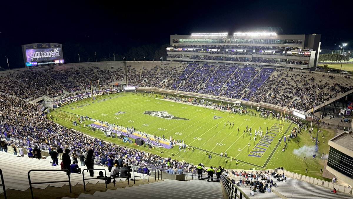College Football Campus Tour tweet media