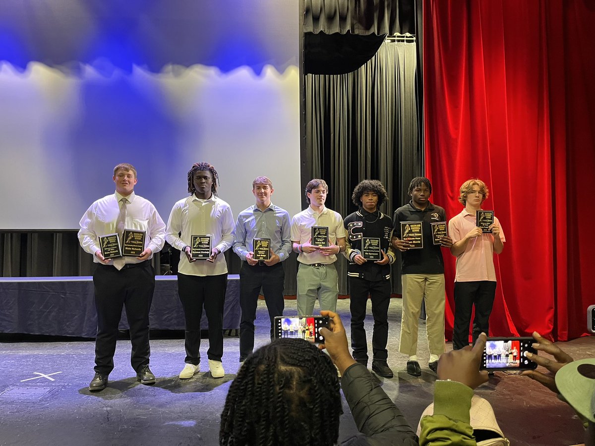 I am very grateful to receive a running back league all star award. Thank you to everyone who showed up to support me and my teammates .💚💛