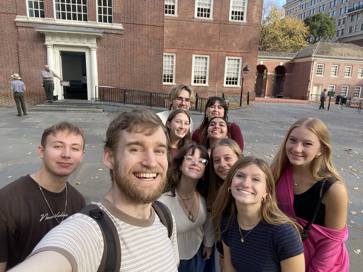 That’s a wrap on day 2!

Today we

📜 toured Indendepence Hall
🔔 visited the Liberty Bell 
🏘️ ambled along Elfreth’s alley

AND
had some delicious coffee and ice cream

Tomorrow we attend various sessions about all areas of student journalism and participate in competitions!