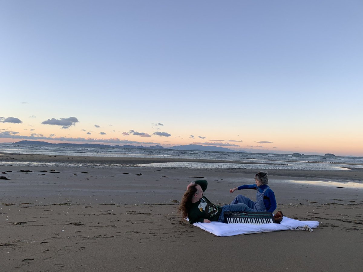 milk_talk's tweet image. today is the 1st anniversary of our debut album’s release.

here are some pictures from when we working on it.

thanks for listening to us.