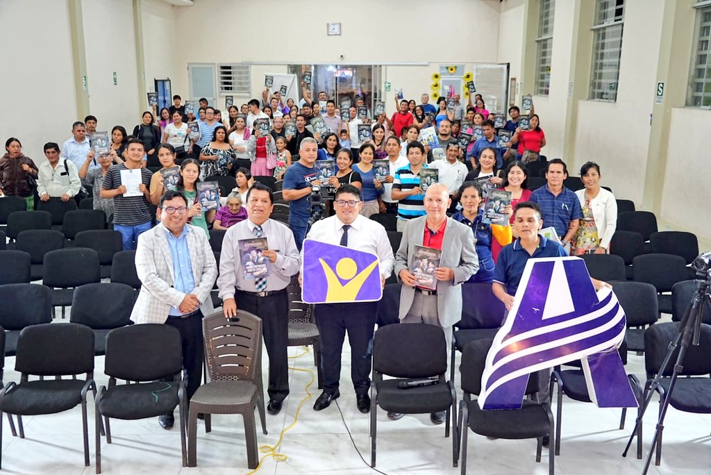 Adventist_minop's tweet photo. 'Padres preparados, hijos de carácter', con el compromiso de aprender a ser mejores padres, iniciamos un camino de crecimiento continuo guiado por los principios Bíblicos 📖💡, donde cada clase nos ayuda a educar a nuestros hijos con amor y temor a Dios. 👨‍👩‍👧‍👦  
 #EscuelaParaPadres https://t.co/UgqUYGOrvl