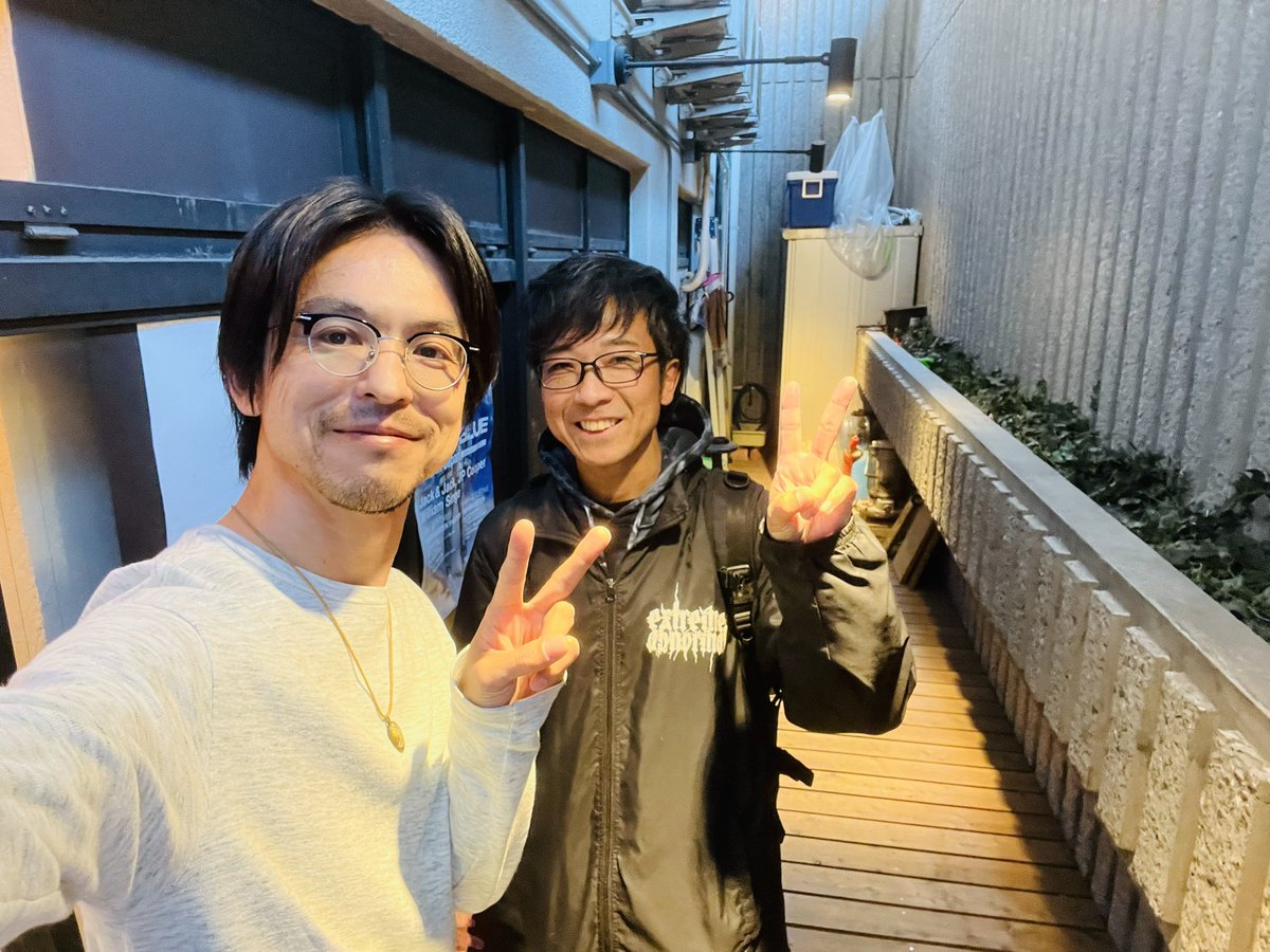 kawaatsushi's tweet photo. いつもベースをメンテナンスしてくれる@endall2011 君
マシリトのライブは、たくさんの人達のお陰で出来上がっていく
いよいよ来週11/16㈯新宿ANTIKNOCK
よろしく https://t.co/w46zU4Nr8f