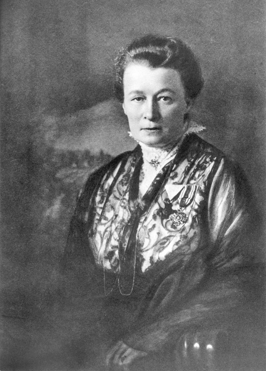 Ellen Ammann, wohnhaft in München, ab 1919 eine der ersten Abgeordnetinnen im Landtag, beantragt 1923 vergeblich Hitlers Ausweisung als "kriminellem Ausländer". Am 8. November erfährt sie von den Umsturzplänen der Nazis – und trägt zur Niederschlagung des Hitler-Putsches bei. 1/2