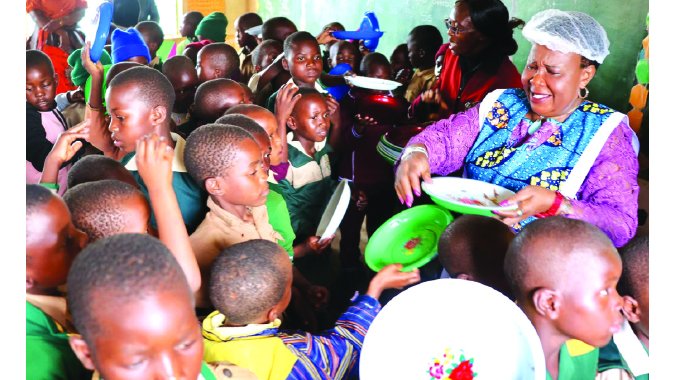 MasvingoInfo's tweet photo. HUNDREDS of primary school learners from Zaka North Constituency were today treated to hot meals, courtesy of First Lady Dr Auxillia Mnangagwa’s school feeding programme designed to ensure they are well-nourished and free to pursue their education without challenges. https://t.co/qxoL2LTeyF