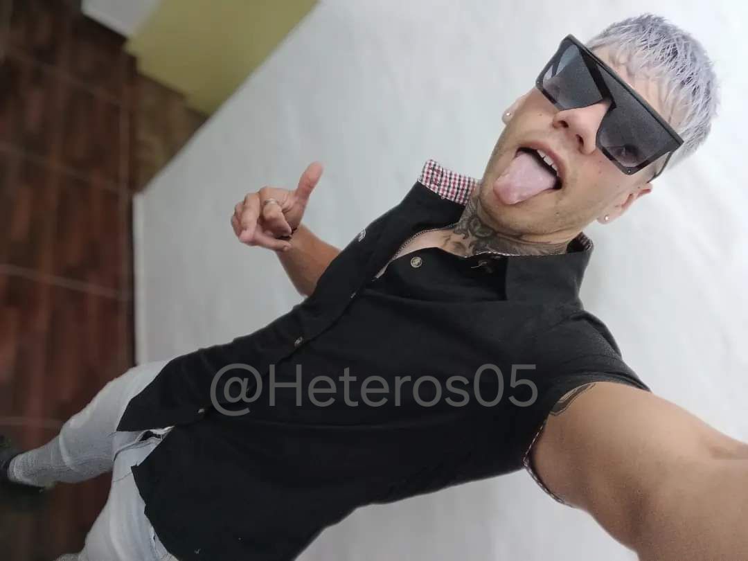 Heteros05's tweet photo. HERMOSO HETERO ENGAÑADO, PIJUDO Y LECHERO 🍆💦💦
(2/3)

DA RT Y MG PARA MAS DE EL!! https://t.co/N06ZMjOGYj