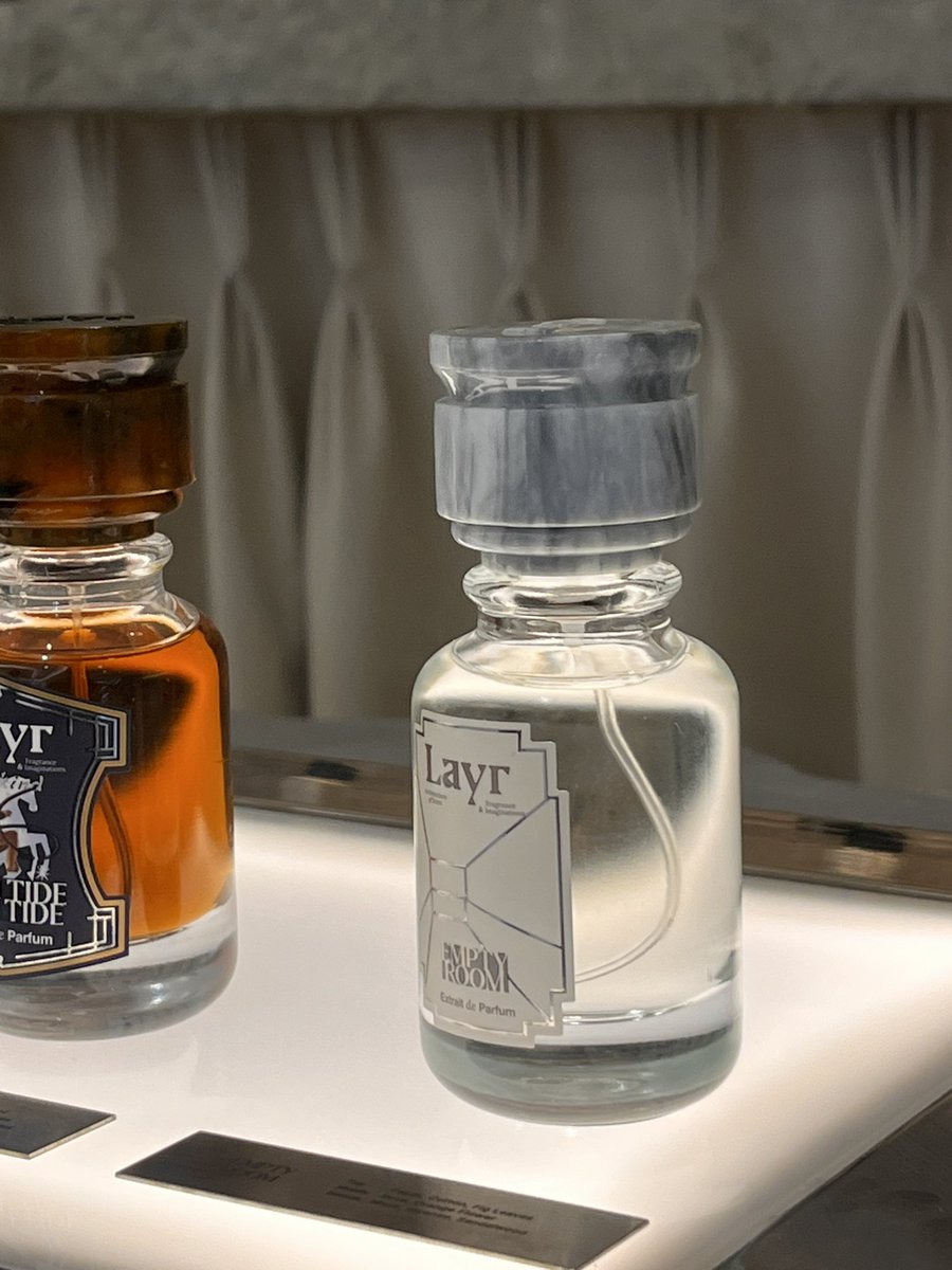 GOOD NEWS!! FINALLY LAYR PUNYA OFFLINE STORE😭😭

Tempatnya ada di PIM 3  mesti mampir sih, suka banget sama design storenya kayak museum 🥹👍

TERPANTAU LAYR NGELUARIN PERFUME BARU LAGI?!👀