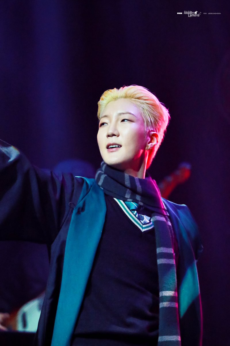 HiddenInLemons's tweet photo. 241103 OFFLINE LIVE

🐍🪄
@official_hoony_ 

#WINNER #위너 #HOONY #이승훈 https://t.co/YdAhWXYFWq