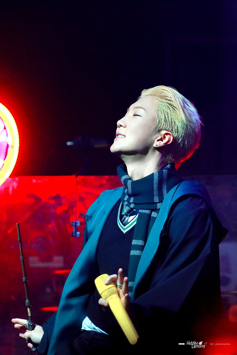 HiddenInLemons's tweet photo. 241103 OFFLINE LIVE

🐍🪄
@official_hoony_ 

#WINNER #위너 #HOONY #이승훈 https://t.co/YdAhWXYFWq