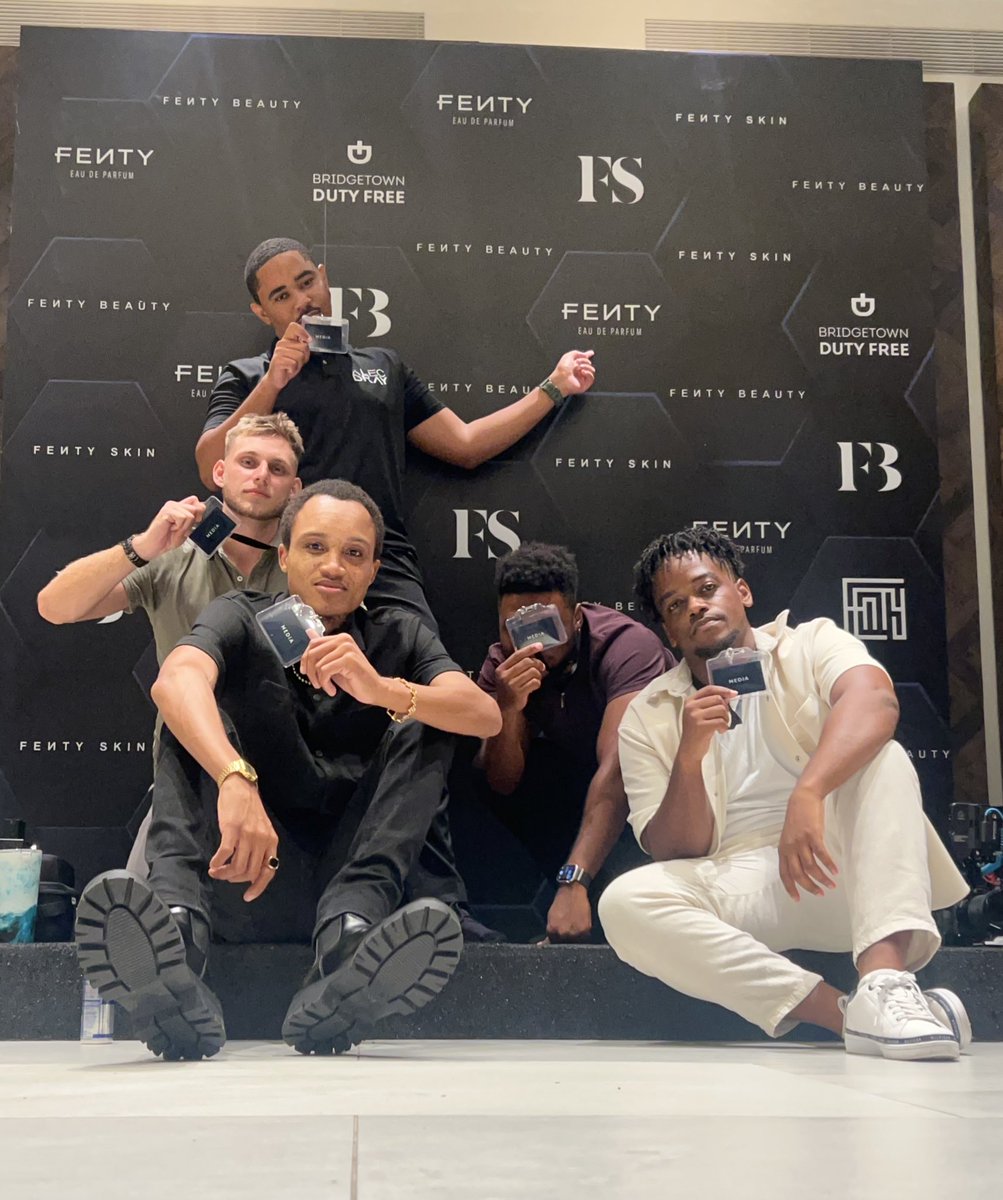 krisshotit's tweet photo. We did that 🙏🏽

Thank you to Rihanna and her team for believing in us. https://t.co/f2skqFFRUe