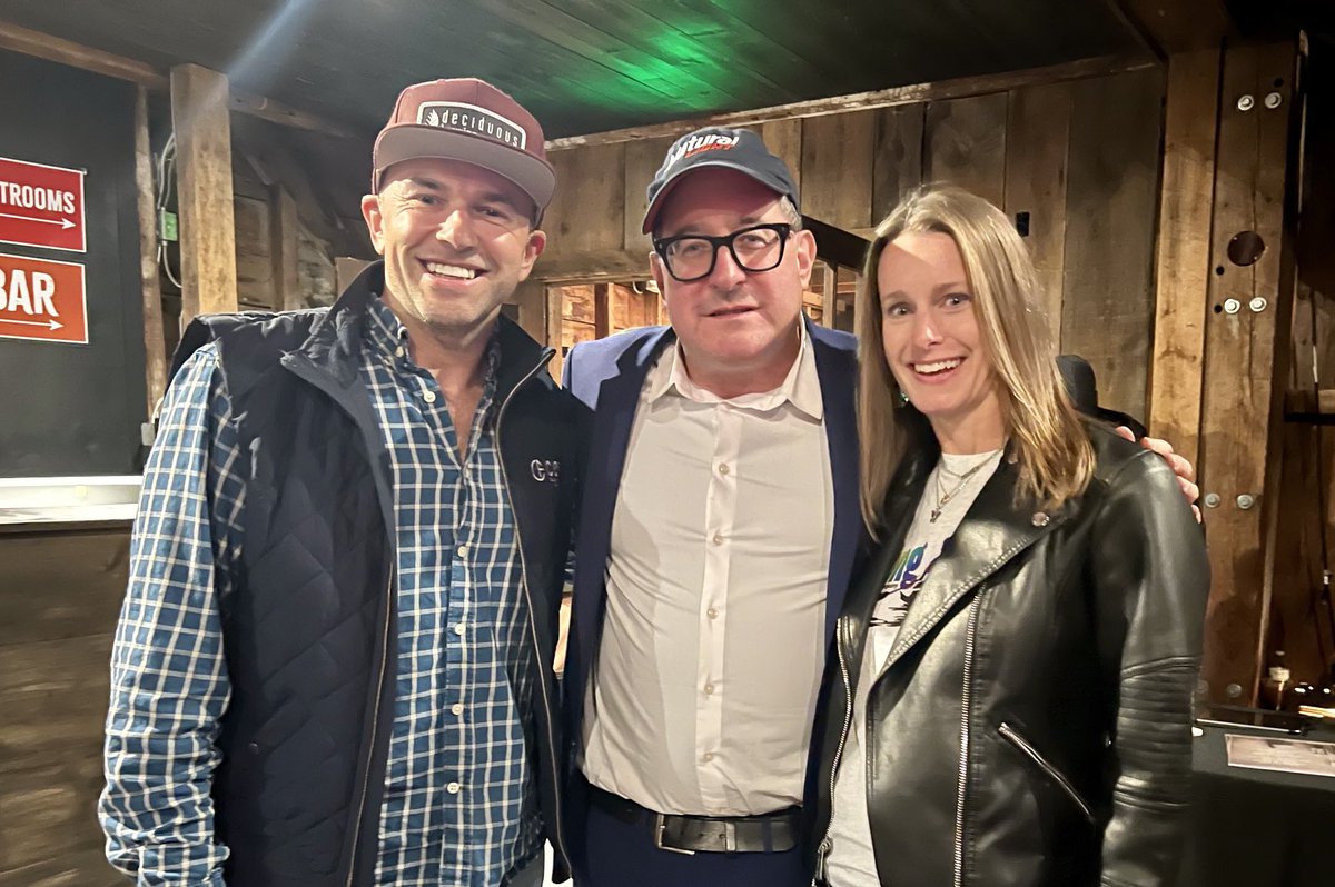 WheelMC17's tweet photo. fantastic evening with ⁦@steadycraig⁩ at ⁦@vinhillmusic⁩, as unique and cool a venue as I’ve ever been to. Craig’s music - either solo or with ⁦⁦@theholdsteady⁩ - has been a steadfast ballast in our lives for the last two decades. Thanks again for everything https://t.co/EGzbk3bAZE