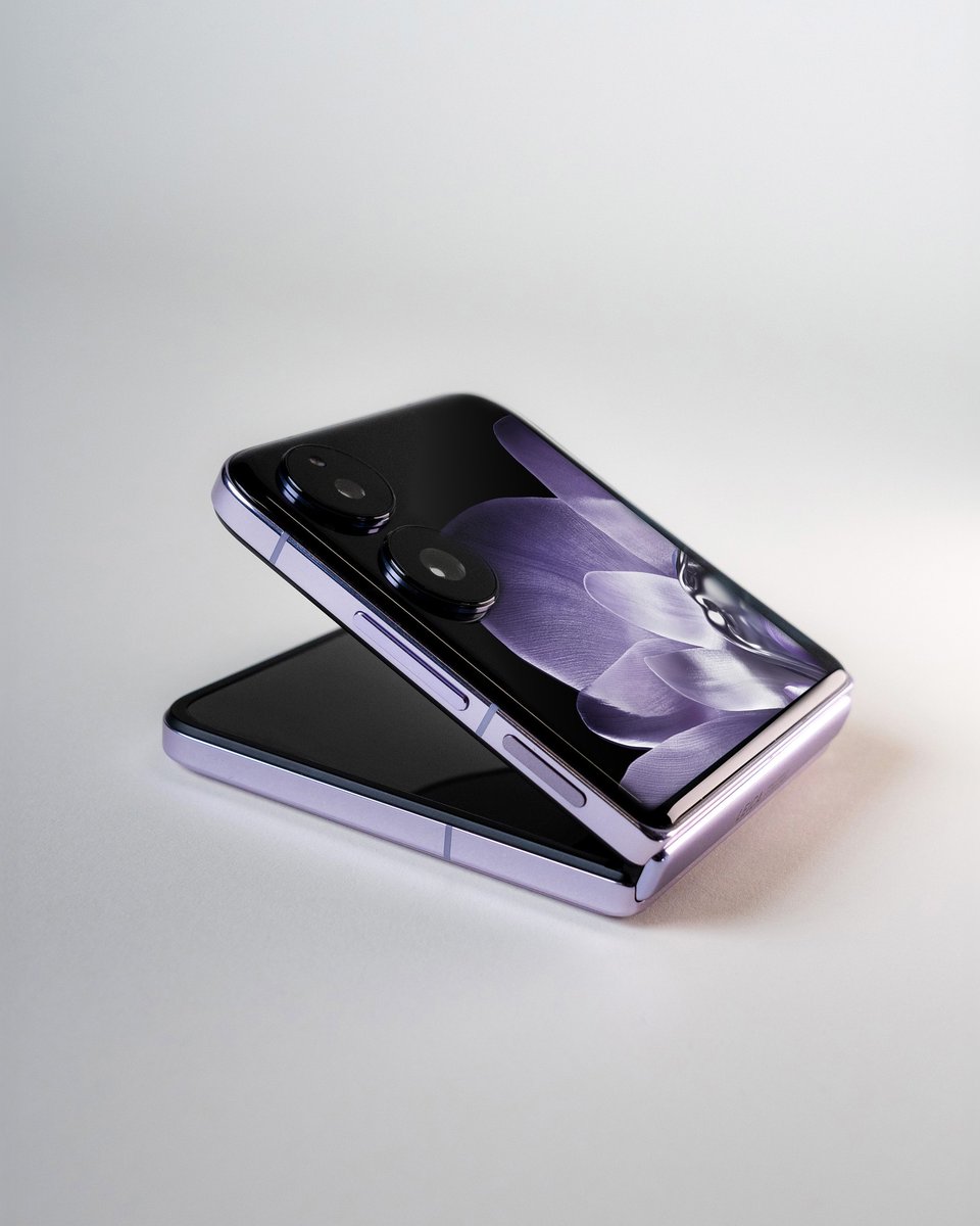 XiaomiThailand's tweet photo. 💜✨ดูกันแบบใกล้ๆ ว่าสมาร์ทโฟนจอพับ Xiaomi MIX Flip จะสวยแค่ไหน
.
🗓️โปรฯ พิเศษเมื่อช้อป 28 ก.ย. 67-30 พ.ย. 67
📍วางจำหน่ายที่ Xiaomi Store และผ่านช่องทางออนไลน์
📍ดูรายละเอียดเพิ่มเติม : https://t.co/eHnCOtJIZq
*เงื่อนไขเป็นไปตามที่บริษัทฯ กำหนด
#XiaomiMIXFlip #Fliptastic https://t.co/NxDbVSMEbc