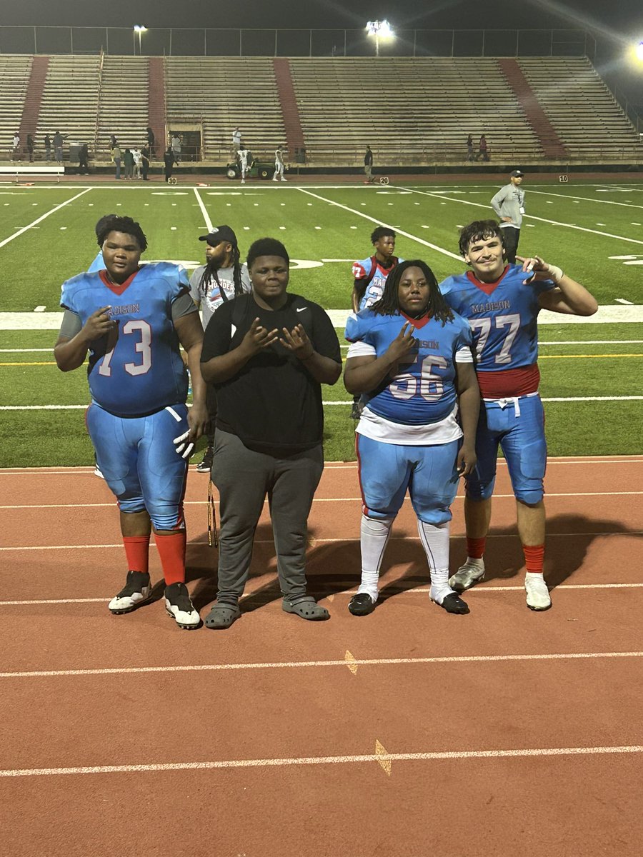 MsNataliePriwer's tweet photo. These Seniors are special!! This win was a memorable one! Enjoy these moments boys ❤️🩵#MadisonPride #MarlinNation #SeniorNight https://t.co/cucQ4Ohcrf