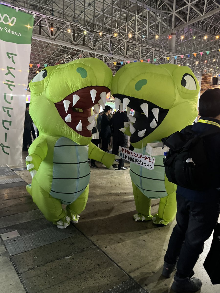 showcase_0604's tweet photo. 恐竜が😘してた
#cybozudays2024 
#cybozudays https://t.co/fwvq34Vn4n
