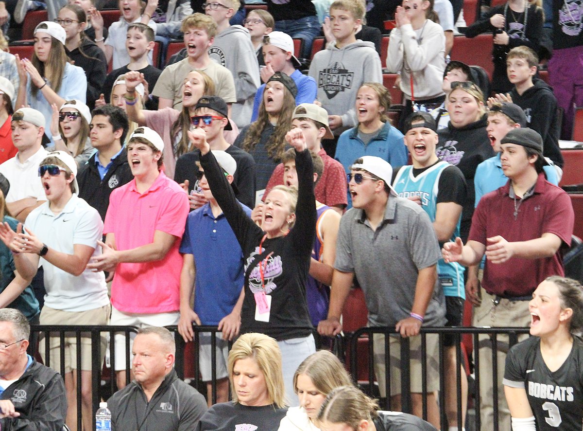 SCIStephanie's tweet photo. State VB: Even the principal gets involved in cheering for the team. Liz Stutzman and the student section from @emfbobcats celebrate a point against Cambridge. #emfbobcats #teamsupport #bigcheer https://t.co/bhp2abDmE1