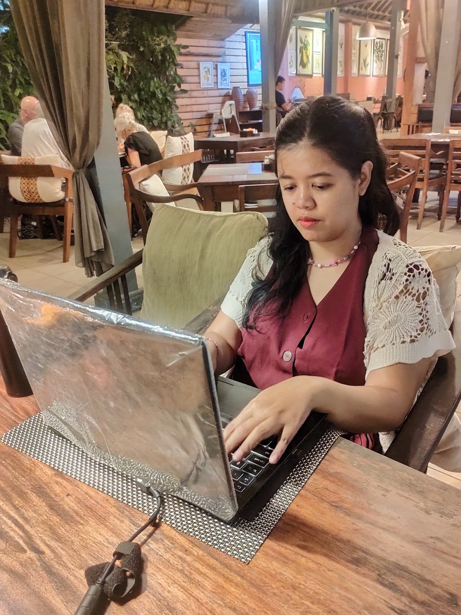 Baru sadar penyebab Creative Block ku selama ini:
💢 dibesarkan dr lingkungan perfeksionis jadi takut bikin salah
💢 dari kecil harus nurutin orang tua jadi pas kerja yg menuntut bebas kreatif, bingung. Ga terbiasa punya "suara" sendiri

Ini kisahku menghadapi Creative Block...