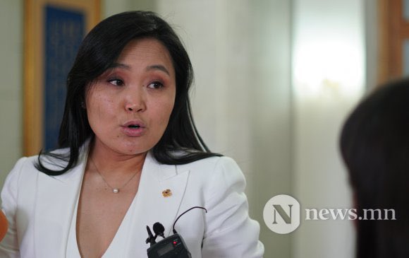 -Төсөвт 600 тэрбумын цавчаа гаргаж өөрсдөө хувааж идэх санал гаргасан Жавхлансайдыг,
-Халамж ваучер нэрээр 18 тэрбумыг хулгайлах гэж бга Номин сайдыг,
-Хиймэл дагуул хөөргөх ямар ч хэрэггүй бхд хиймэл дагуул гэж зүтгээд бга Учрал сайдыг
-Төсвийн байнгын хороог самарч, шинэ