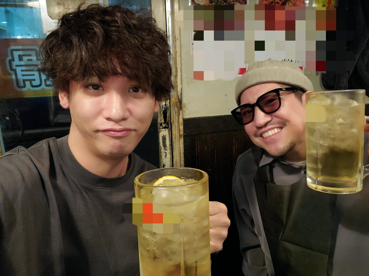 tina_syhs's tweet photo. たくさんのリプライ嬉しすぎてまた世紀末チャージ当選しました。
全部しっかり読んでます！

11月中も順次収録予定が入って行くのでどうぞよしなに。

画像は人生ではじめて頼んだメガジョッキ🍺 https://t.co/RBg3IGFFYS